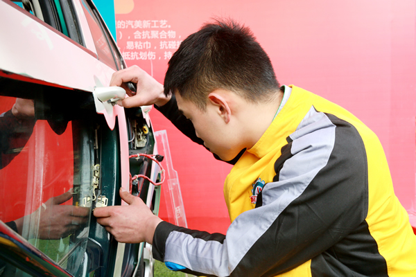 一位新能源小哥哥的故事,真励志!