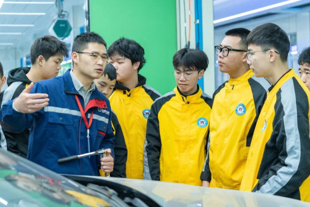 国庆万通行新能源汽车维修培训学校？成都万通是你的不二选择！